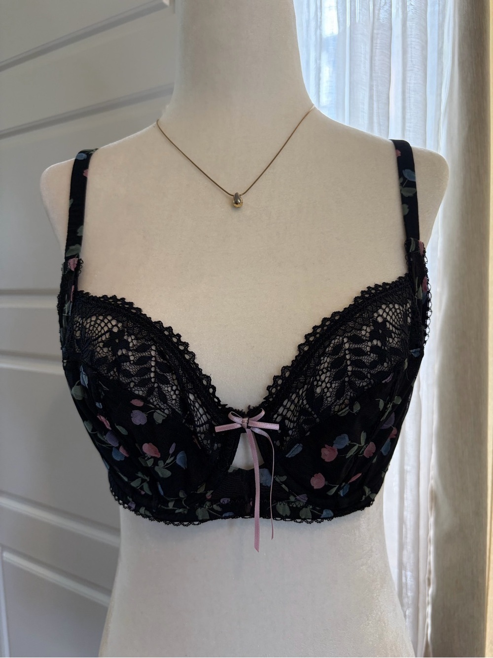 🌸 3/$50: Sheer Floral Lace Bra
